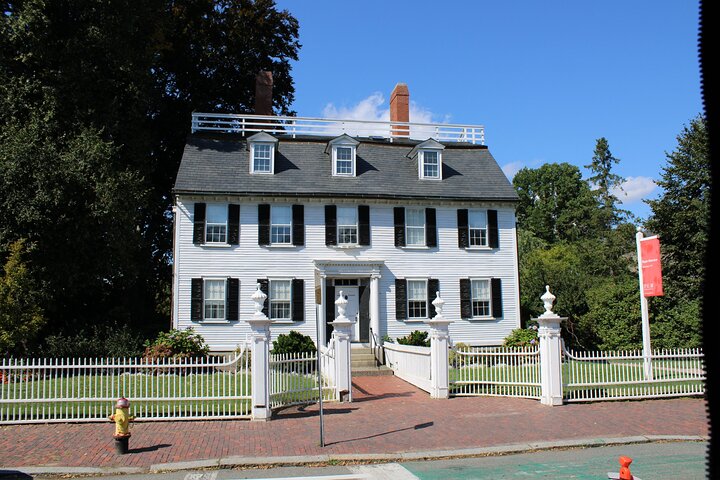 Small Group Day Trip to Salem and Hammond Castle from Boston