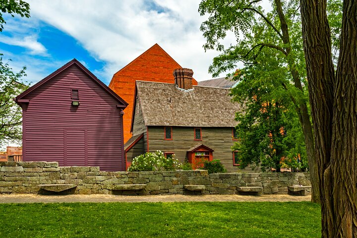 Small Group Day Trip to Salem and Hammond Castle from Boston