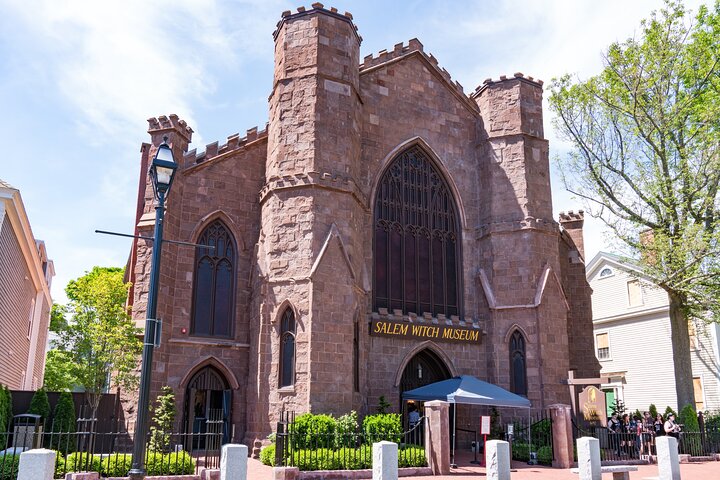 Small Group Day Trip to Salem and Hammond Castle from Boston
