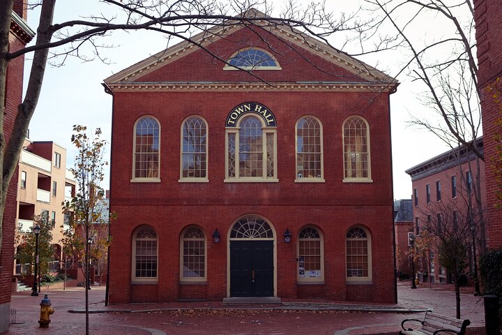Small Group Day Trip to Salem and Hammond Castle from Boston