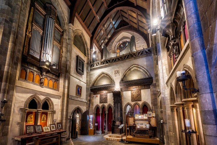 Small Group Day Trip to Salem and Hammond Castle from Boston