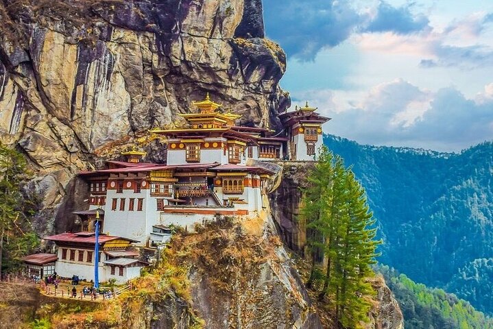 7 Days Shared Bhutan Guided Tour from Thimphu