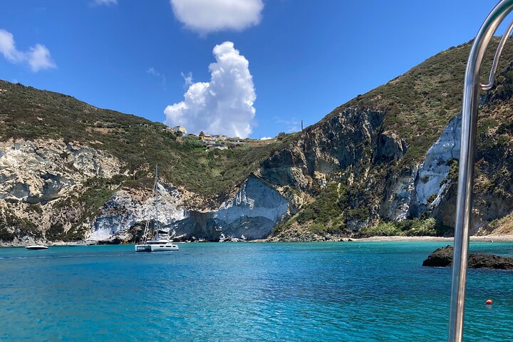 Boat tour island of Ponza