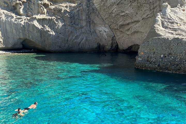 Boat tour island of Ponza