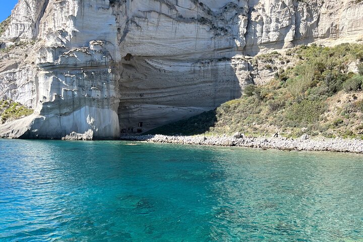 Boat tour island of Ponza