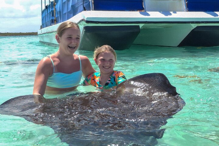 Antigua Stingray Experience with Hotel Pickup & Local Guide