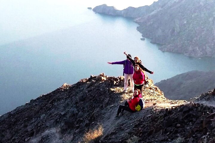 Panoramic Trekking to the Black Edge