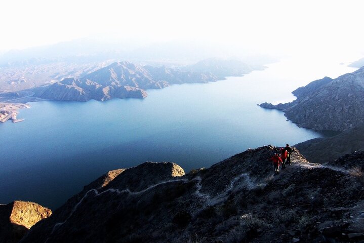 Panoramic Trekking to the Black Edge