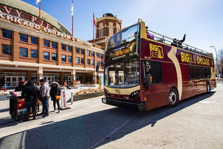 Chicago Hop-On Hop-Off Sightseeing Tour by Open-top Bus