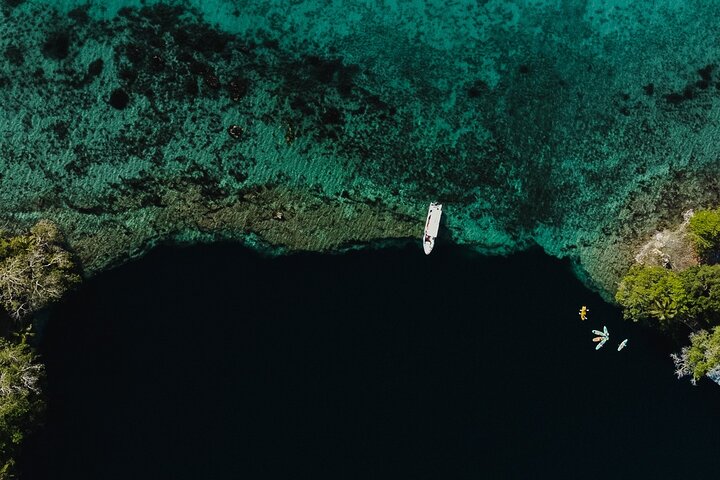Bacalar Lagoon Sightseeing Boat Tour with Open Bar and Snacks