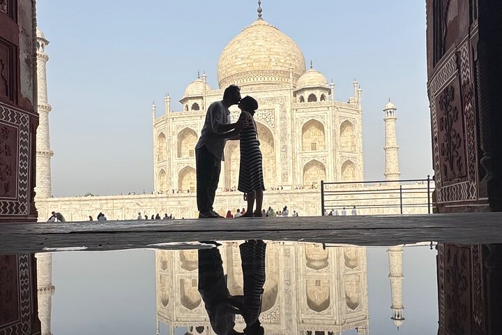 Same day Taj Mahal memorable Agra tour from Delhi