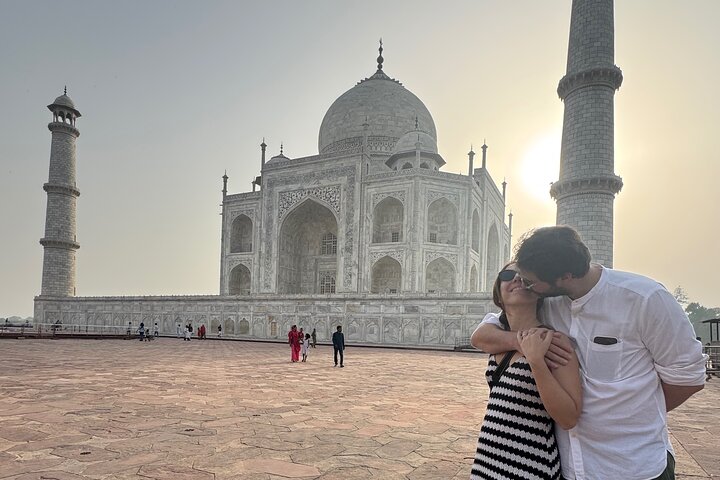 Same day Taj Mahal memorable Agra tour from Delhi