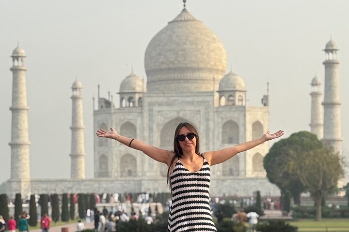 Same day Taj Mahal memorable Agra tour from Delhi