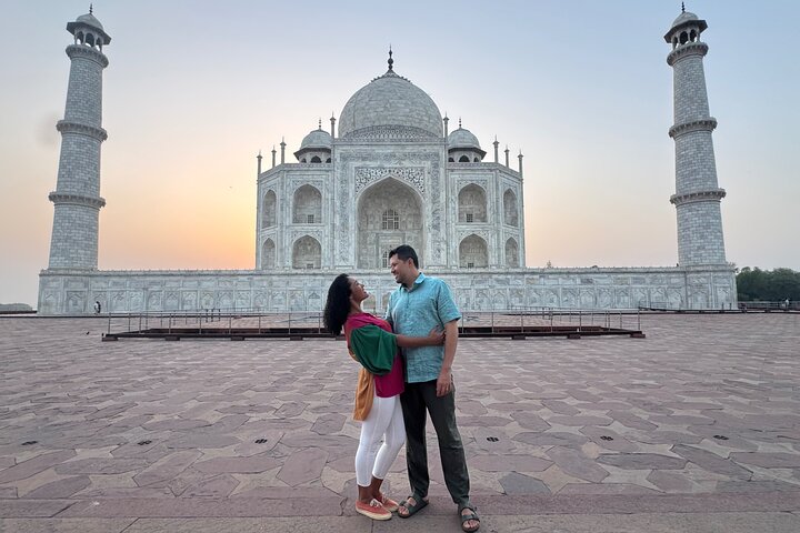 Same day Taj Mahal memorable Agra tour from Delhi