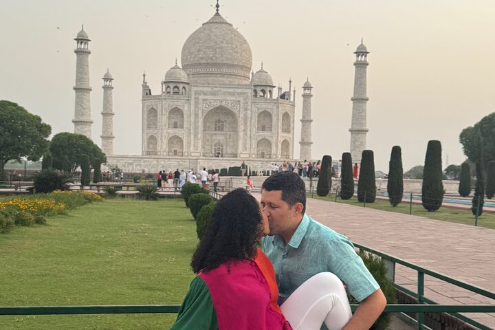 Same day Taj Mahal memorable Agra tour from Delhi
