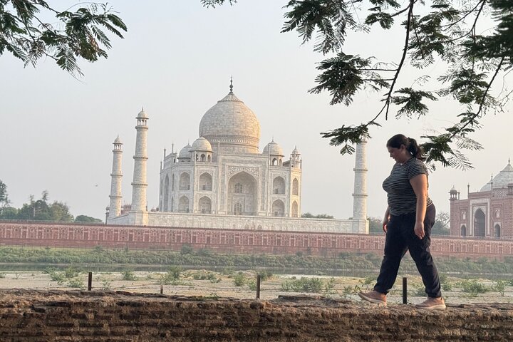 Same day Taj Mahal memorable Agra tour from Delhi