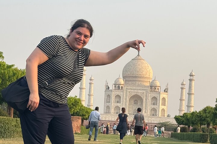 Same day Taj Mahal memorable Agra tour from Delhi