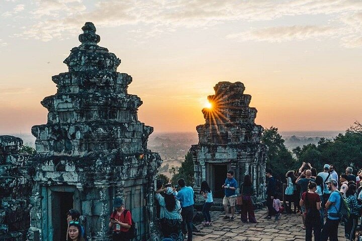 Siem Reap 2-Day Private Angkor Wat Tour with Sunrise