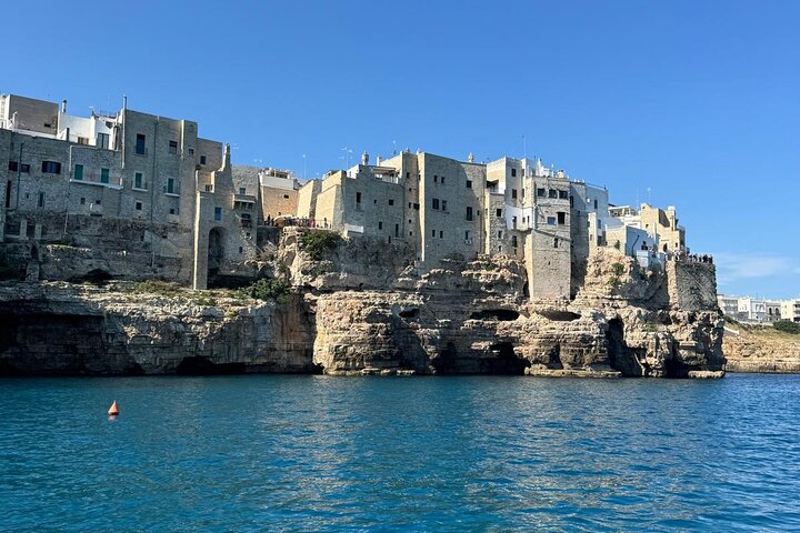 Boat tour from Monopoli to the Polignano caves with aperitif