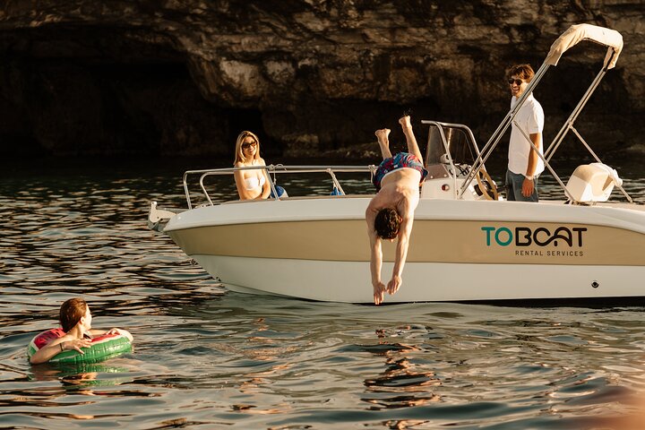 Boat tour from Monopoli to the Polignano caves with aperitif