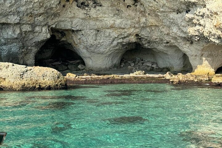 Boat tour from Monopoli to the Polignano caves with aperitif