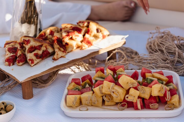 Boat tour from Monopoli to the Polignano caves with aperitif