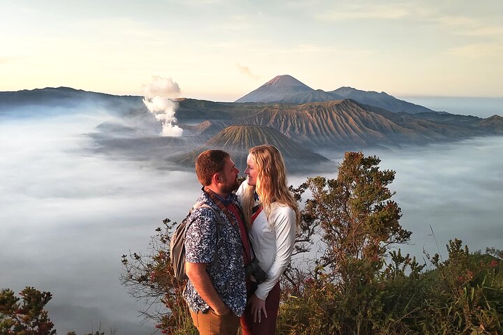 From Yogyakarta: Bromo Sunrise & Ijen Volcano with Bali Drop-off
