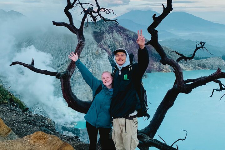 From Yogyakarta: Bromo Sunrise & Ijen Volcano with Bali Drop-off