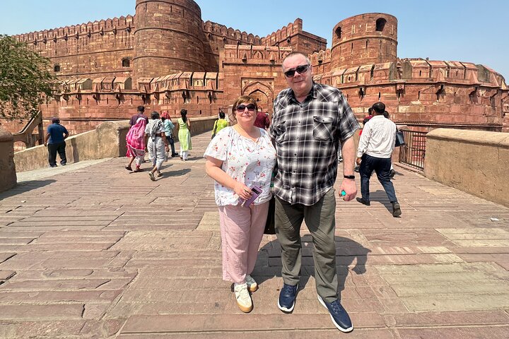 Delhi to Agra and Taj Mahal Private Day Trip by Express Train with Lunch