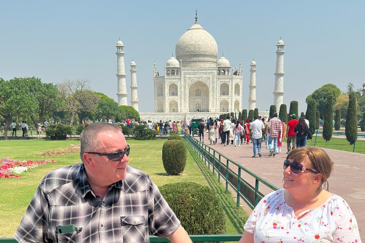 Delhi to Agra and Taj Mahal Private Day Trip by Express Train with Lunch