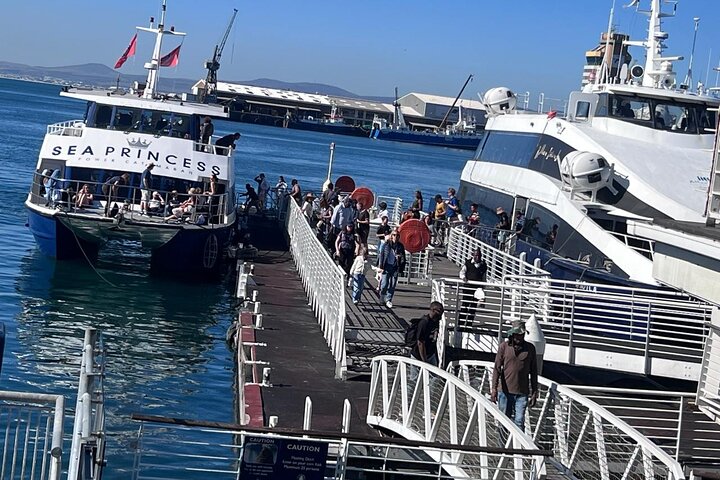 Robben Island Guided Tour with Ferry and Hotel Pickup