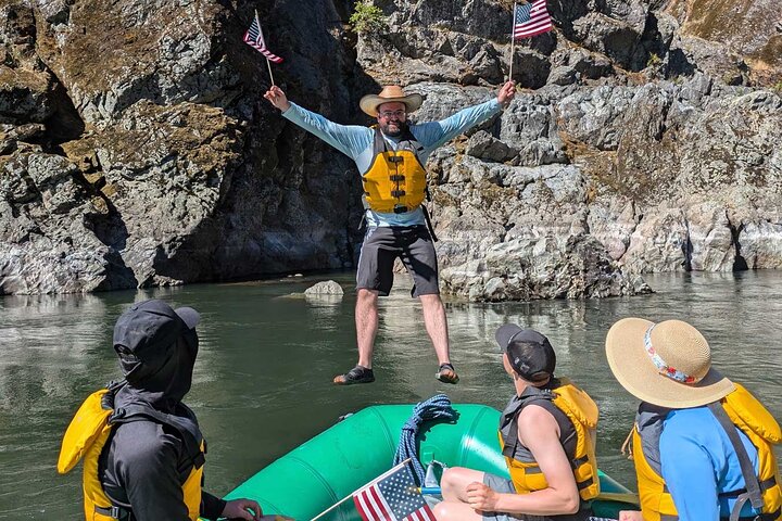 Rogue River Half Day Rafting Trip and Hellgate Canyon