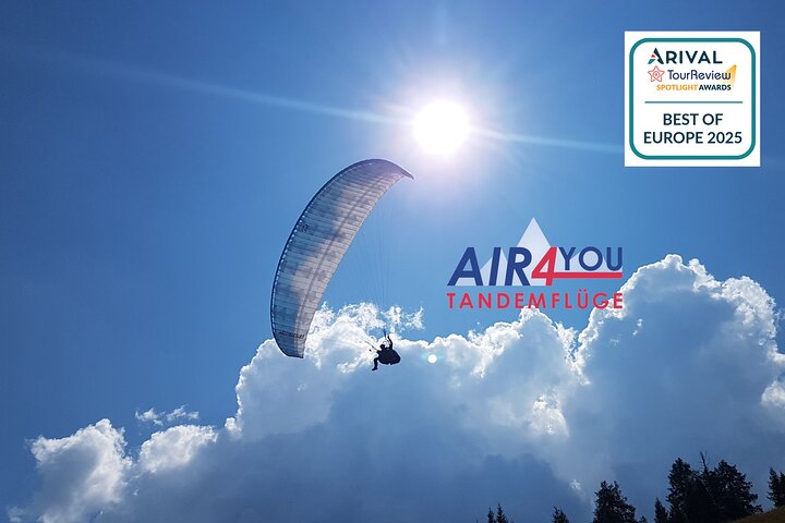 Tandem paragliding in the Stubai Valley near Innsbruck