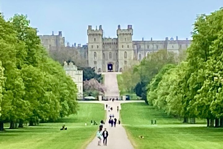 Stonehenge, Windsor Castle and Bath with Pub Lunch in Lacock