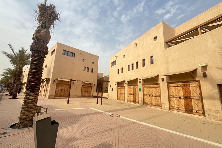 Walking Tour: Al Masmak Fortress, Souq Al Zal, and Saudi coffee