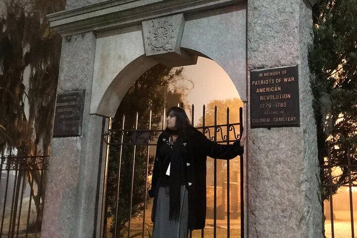 Savannah Haunted Pub Crawl Walking Tour