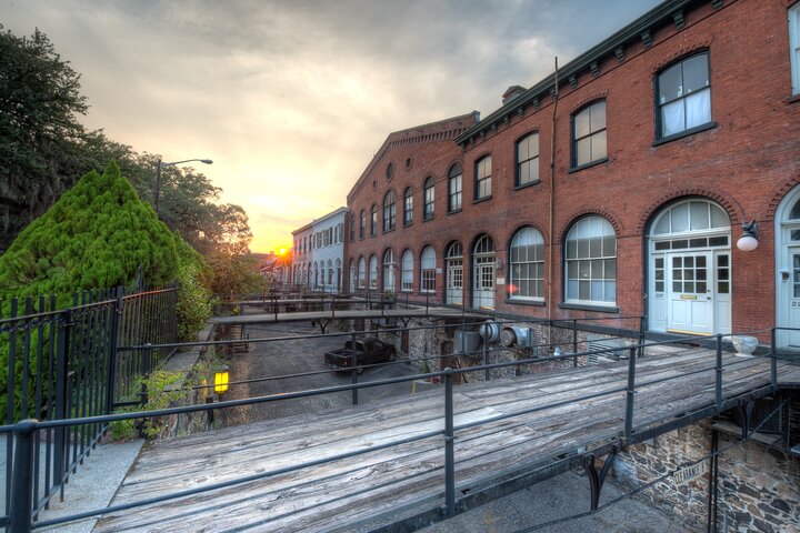 Savannah Haunted Pub Crawl Walking Tour