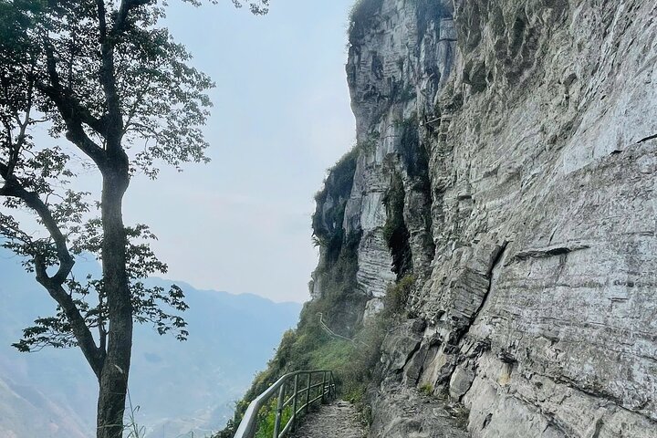 Trekking the White Cliff Ma Pi Leng Pass Adventure
