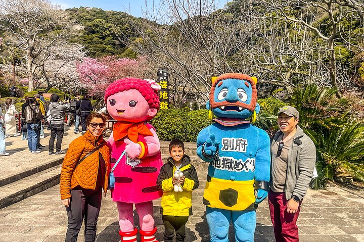 Hot Spring Beppu Onsen with Blue Hell cozy Tour by Car and walk