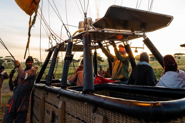 Serengeti Hot Air Balloon Flight with Champagne Breakfast