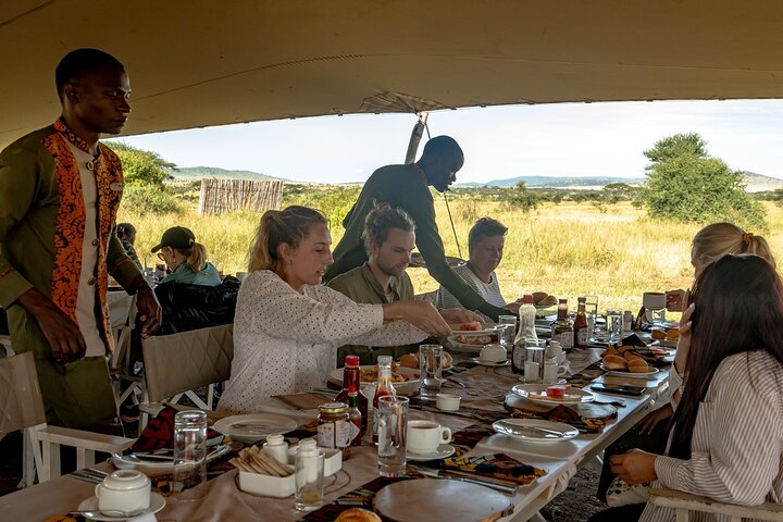 Serengeti Hot Air Balloon Flight with Champagne Breakfast