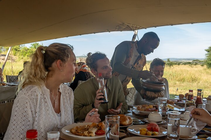 Serengeti Hot Air Balloon Flight with Champagne Breakfast