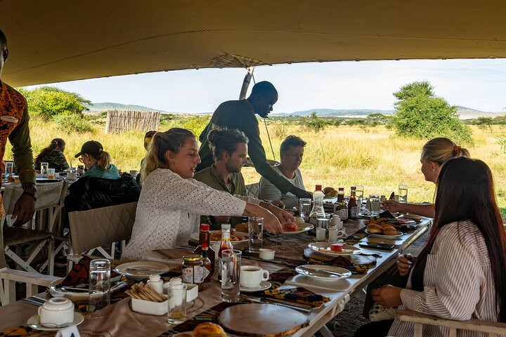 Serengeti Hot Air Balloon Flight with Champagne Breakfast