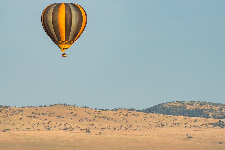 Serengeti Hot Air Balloon Flight with Champagne Breakfast