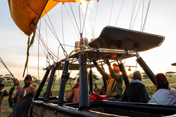 Serengeti Hot Air Balloon Flight with Champagne Breakfast