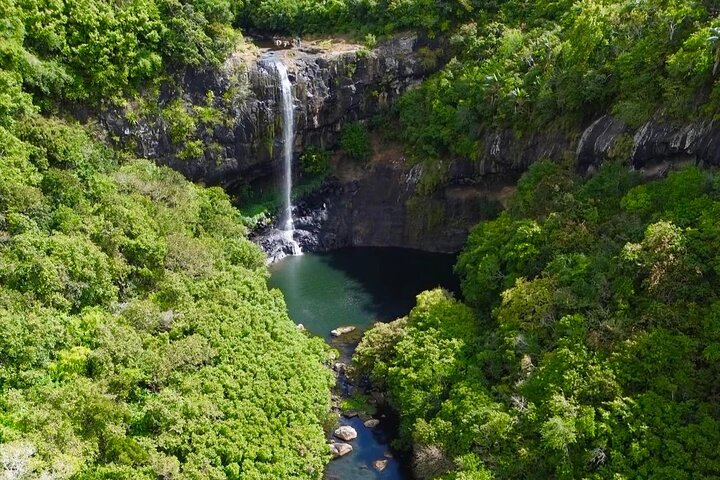 Hiking 7 Waterfalls Experience in Mauritius with Lunch