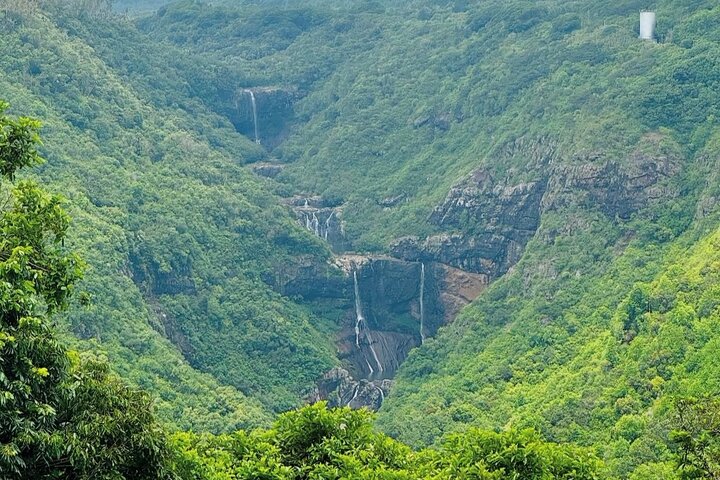 Hiking 7 Waterfalls Experience in Mauritius with Lunch