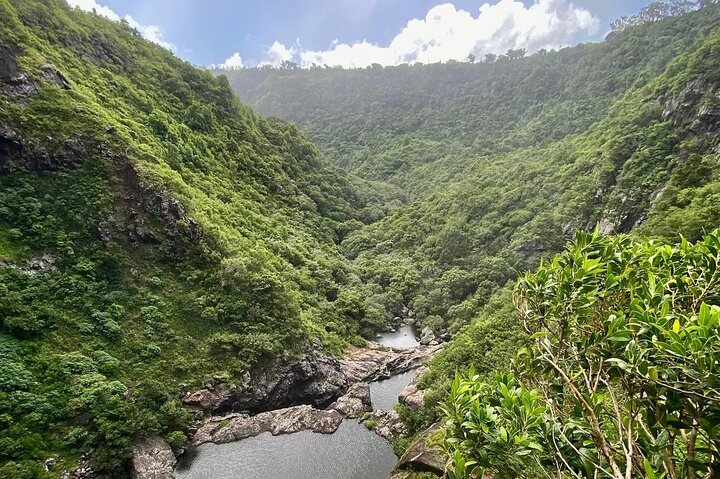 Hiking 7 Waterfalls Experience in Mauritius with Lunch