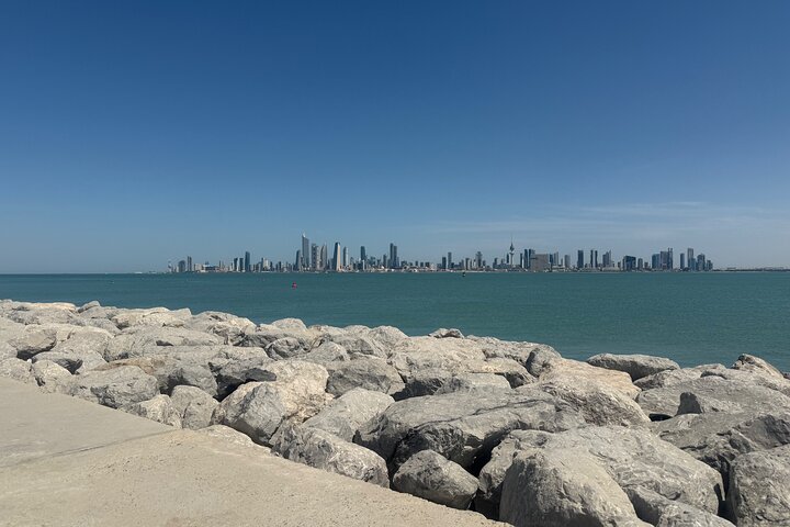 Discover Kuwait: Full-Day Landmarks Tour + Delicious Meal
