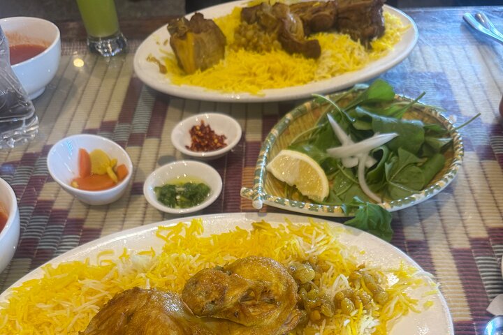 Discover Kuwait: Full-Day Landmarks Tour + Delicious Meal